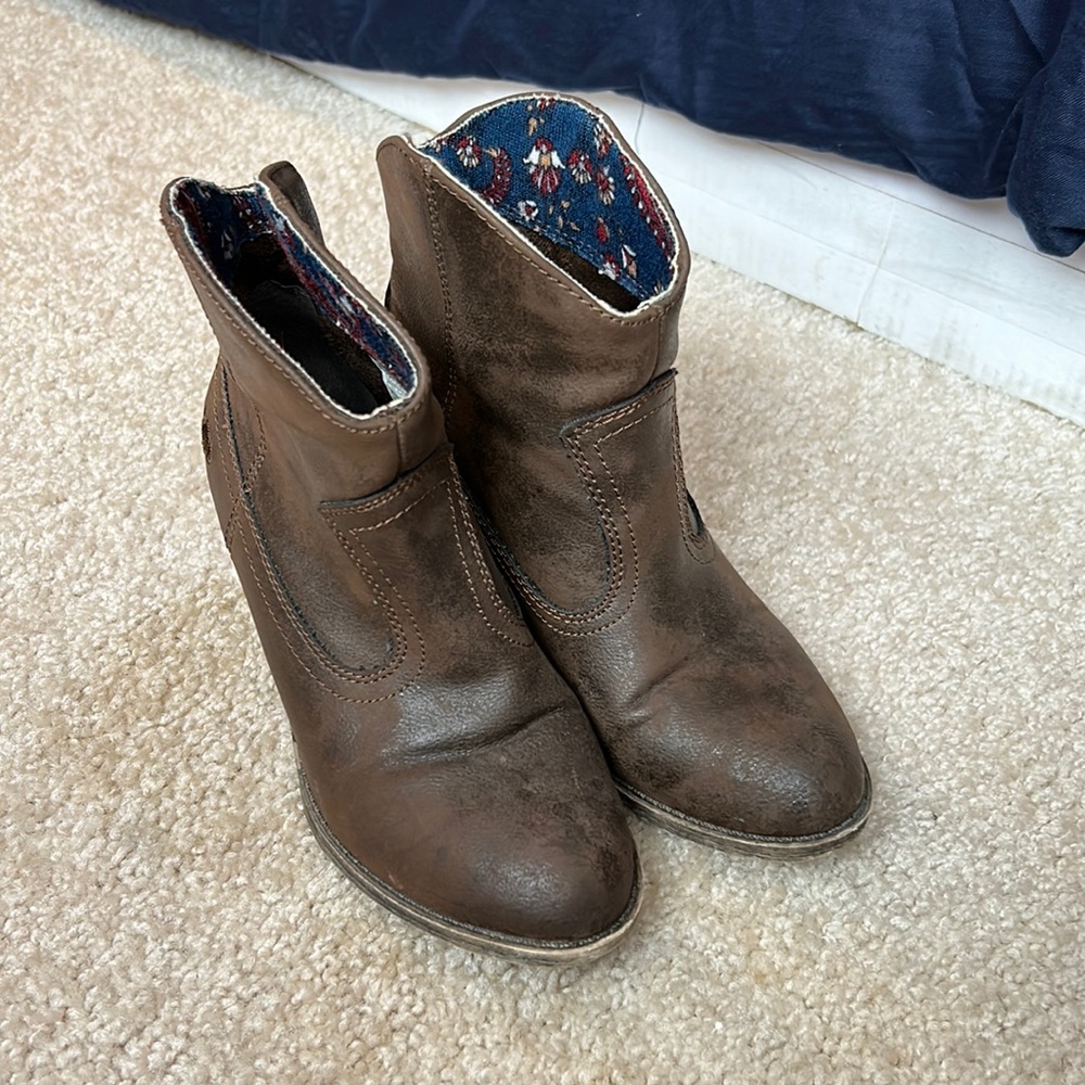 Leather heeled booties